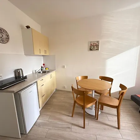 Leto Apartament *